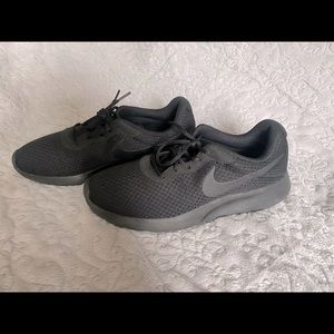 Nike Men’s Tanjun Sneakers